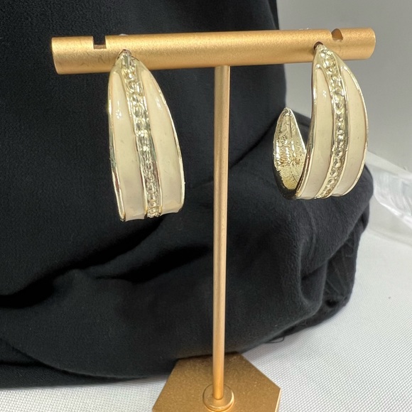 Vintage Cream and Gold Enamel Hoop Earrings - Picture 2 of 3